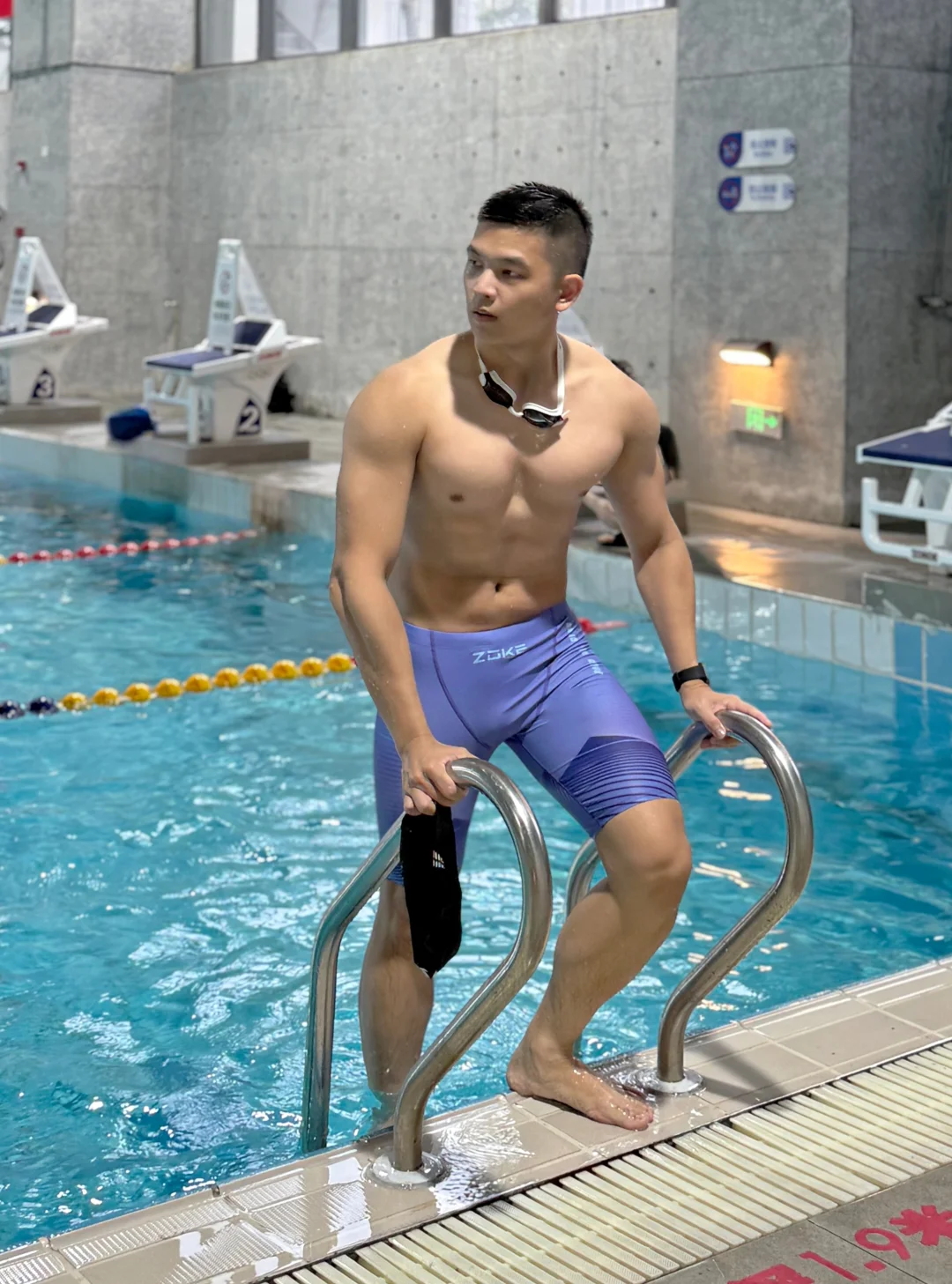 天气热？💦学长带你游进男高游泳馆