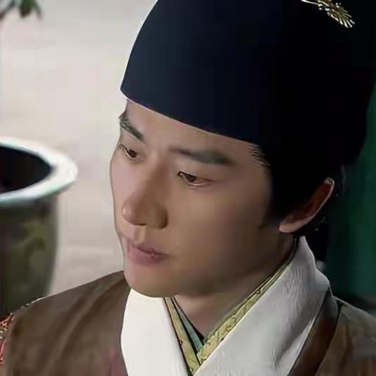 被叔叔废过一回，又被亲爹险些废掉，熬了整整十一年，朱见深才终于坐上皇位。这