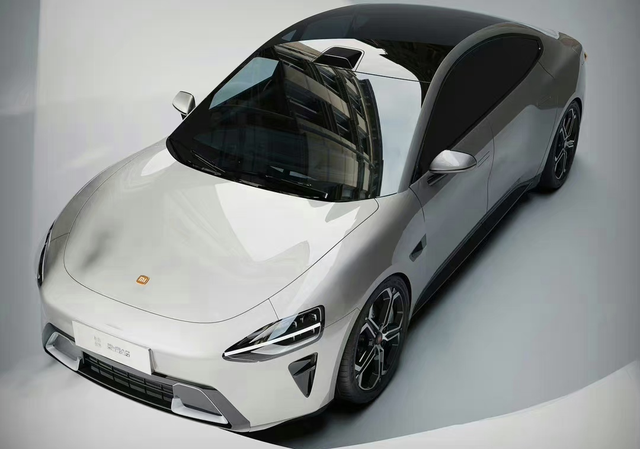 再来说一下小米汽车为什么不会低于20万!前双叉臂，后五连杆，液压主动悬架系统，