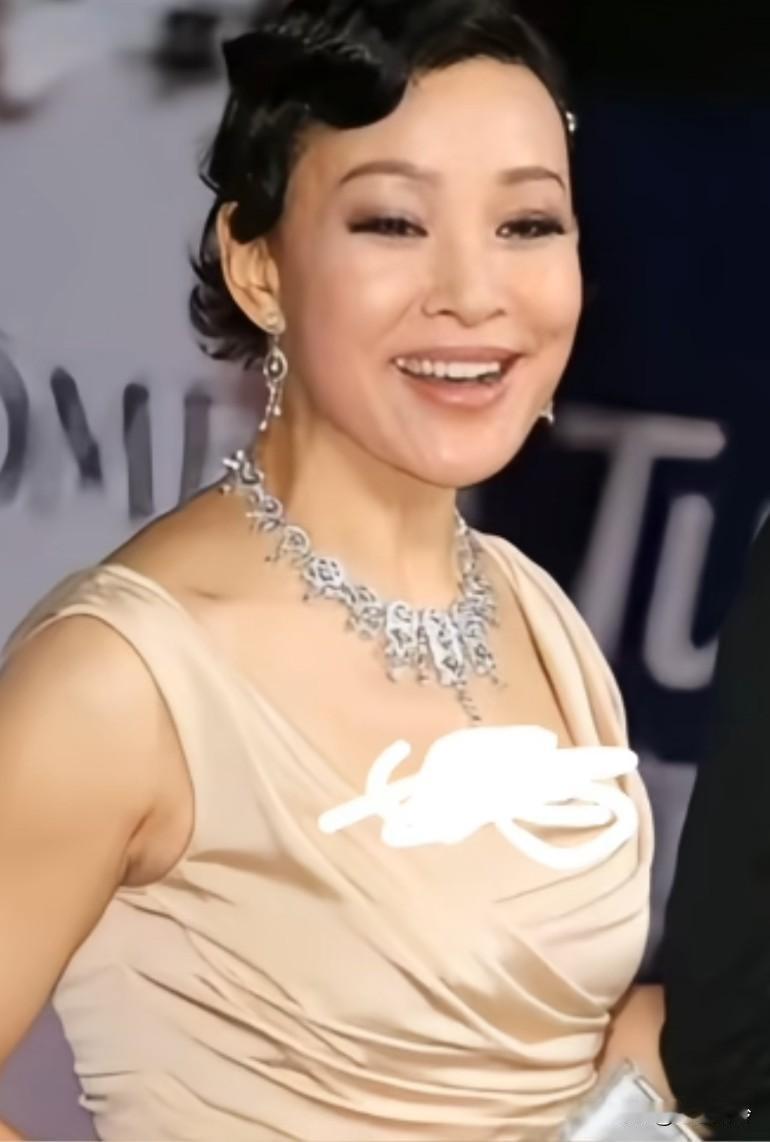 很多人追问陈冲，当年领养的广西双胞胎去哪里了，支支吾吾，大概率没了还记得那句“