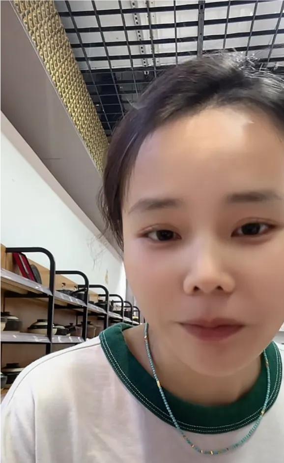 熊磊和金果子昨天突然删掉了大量的视频，引起了很多网友的关注！肯定是与昨天的三拒