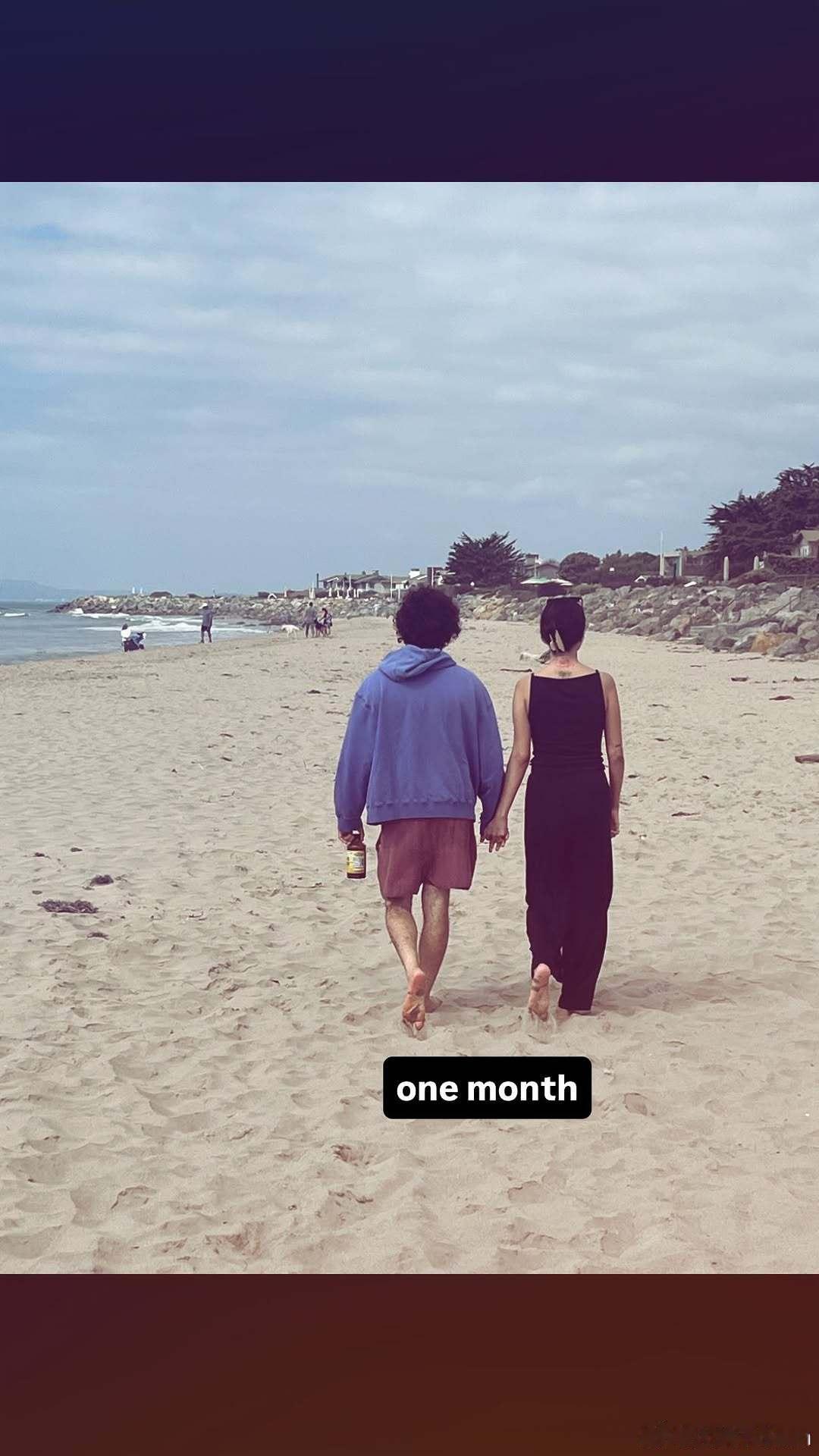 SelenaGomez赛琳娜戈麦斯和老公Bennyblanco分别晒新私照，