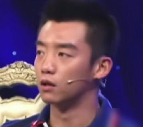 25万全没了，还是被兄弟背刺。郑恺当年揣着15万家底，又跟亲爹借了10万去北京搞服装，结果合伙人直接