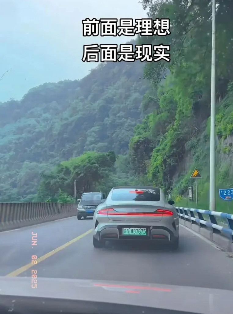 我也知道小米汽车好，可是普通人买不起小米，只能买买13万的小鹏开开，这辆小鹏mo