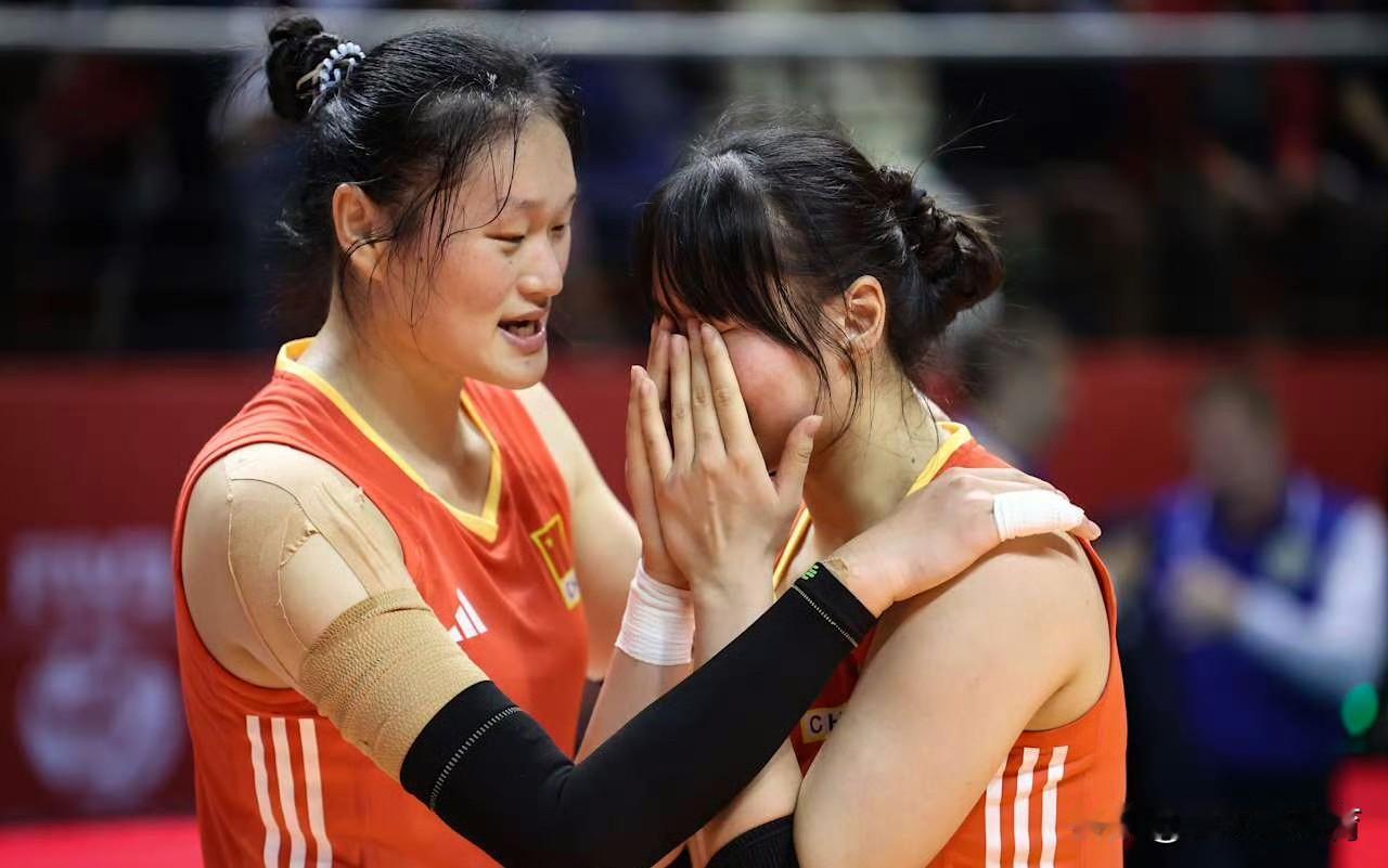 中国女排队员们哭得梨花带雨的[哭哭][哭哭][哭哭]u21女排刚刚在第五名争夺中