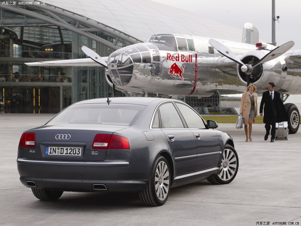 好车分享20年前的第二代奥迪A8W12的版本都不到2吨重。