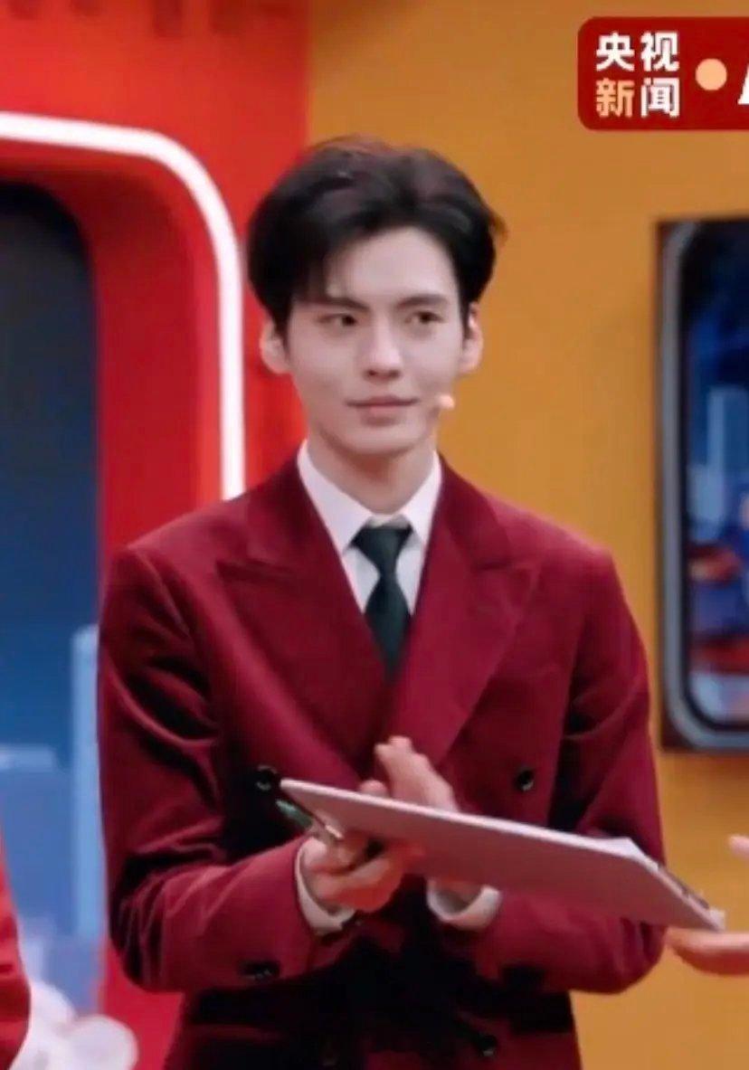 这两个状态咋样？有点略显潦草了，谁秒了谁？