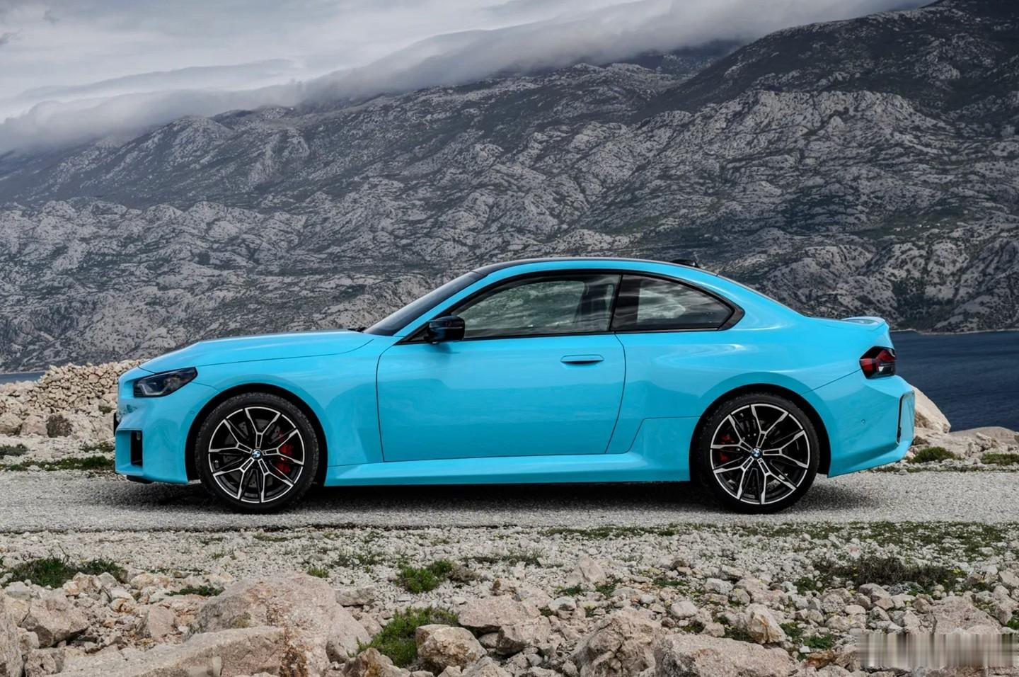 更强M2。M2历史上第一次上了四驱。在2007年改款上，宝马将在BMW