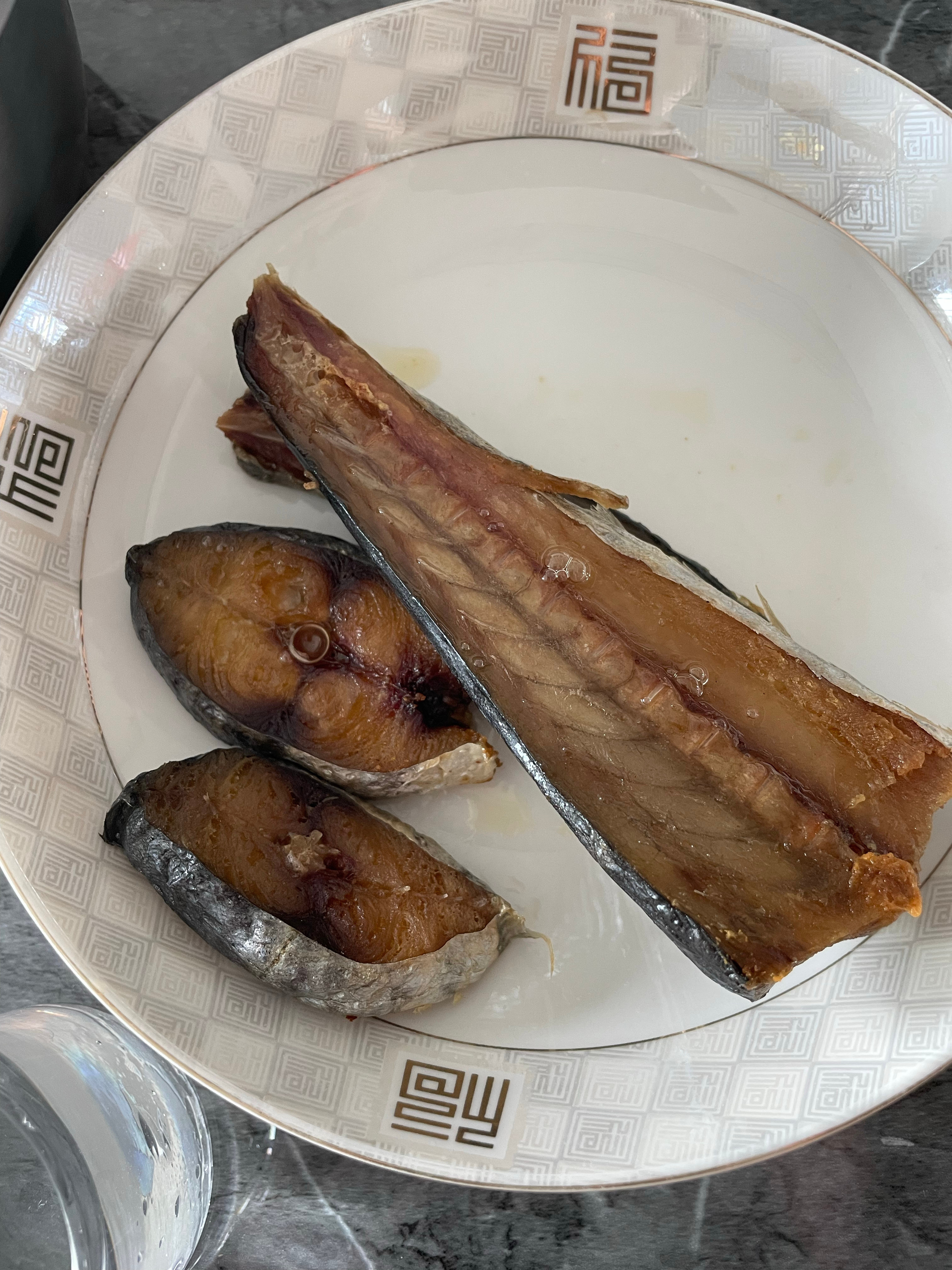 大西北的午餐，煮羊腿与煎鲅鱼，鱼肉结合