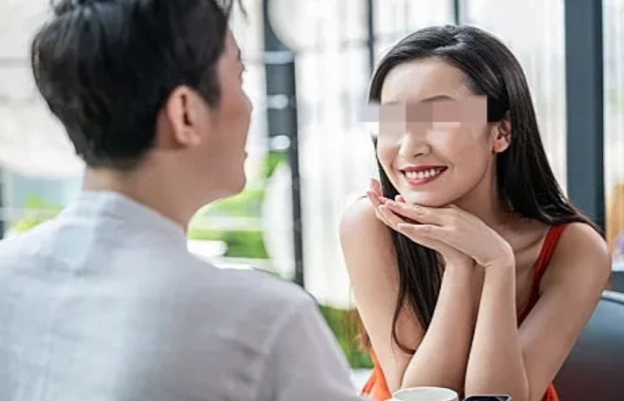 广西梧州，女子偶然得知丈夫在外面有了人，一怒之下便找机会在两人幽会的出租屋装了