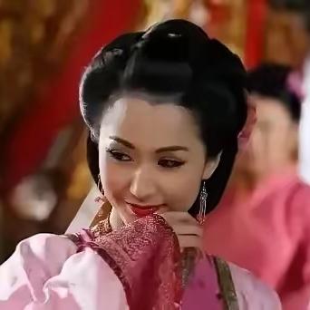 公元501年，一美人在狱中死去，狱卒们在收殓她的尸体时竟然忍不住诱惑，不停地对尸