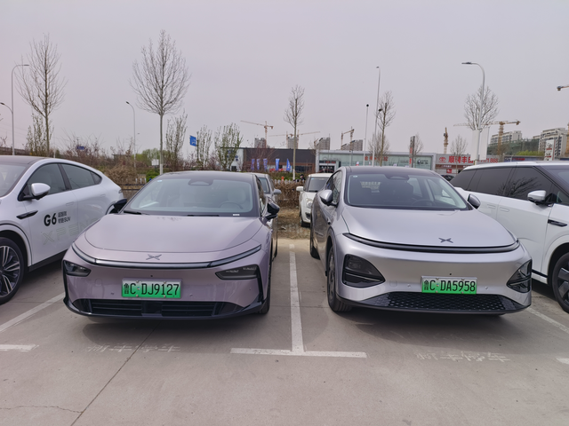 p7+和G6，我选G6的理由。6月份下定1.p7+车长超过5米，不好停车，市