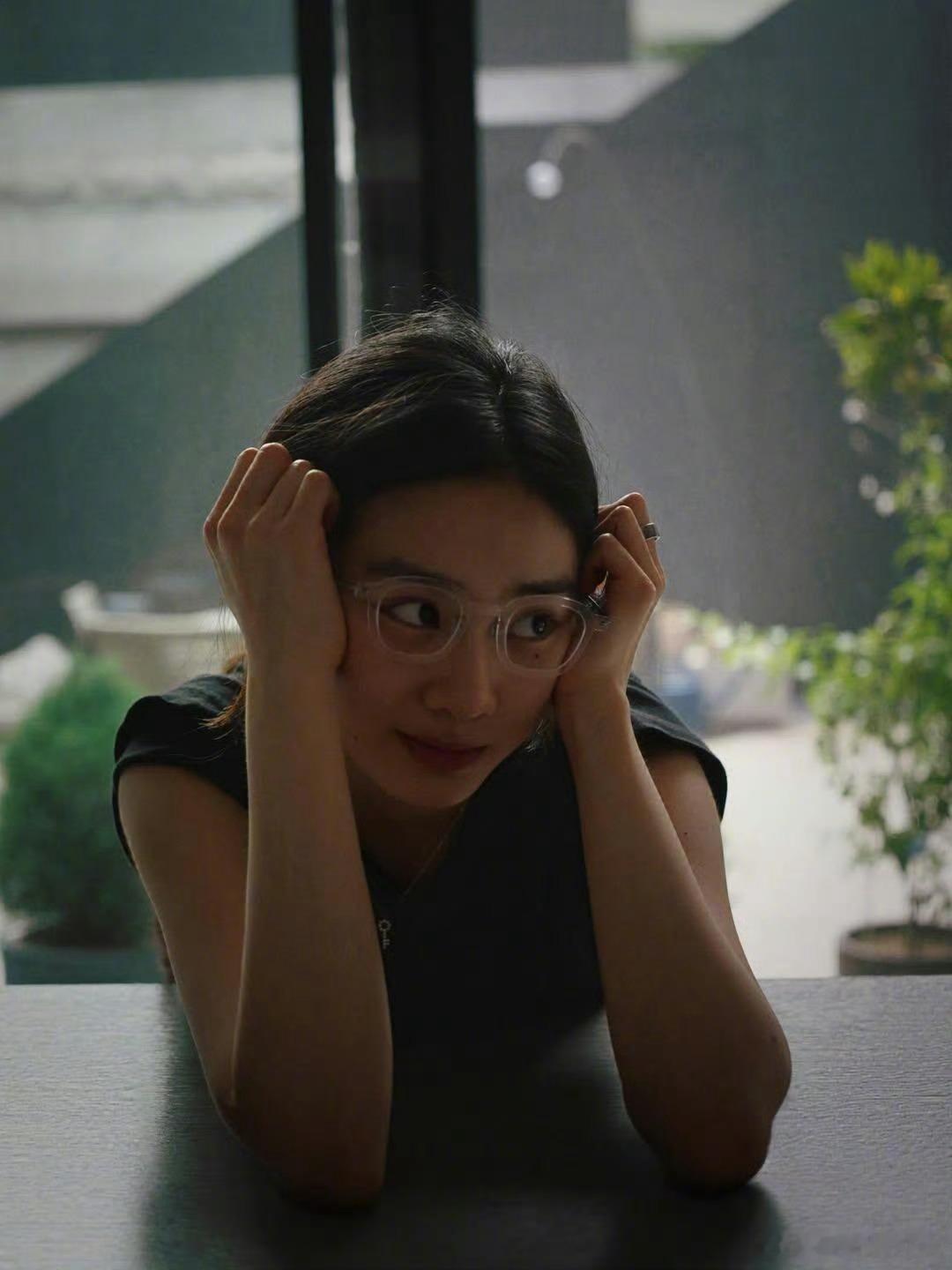 黄多多电影脸多多人儿简直就是老天爷追着喂饭吃的自带荧幕感长相叭深邃眉眼满满故