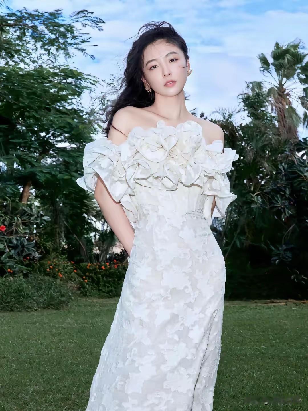 可别小看吴倩她这个人是真不简单离开华策，华策还祝福她，不是她背后有资本是