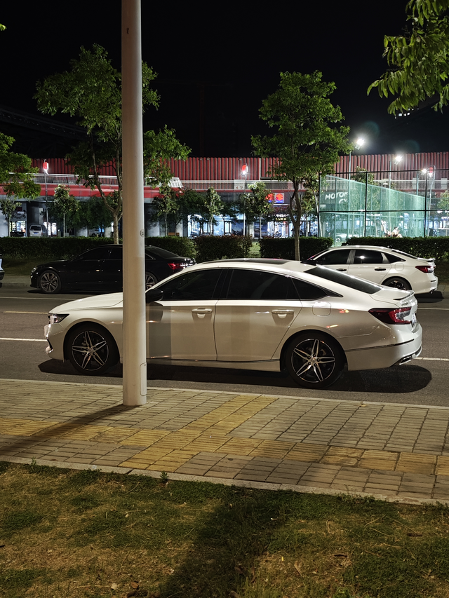 依然流光溢彩好久没开雅阁了，开出来溜溜，帅的没边