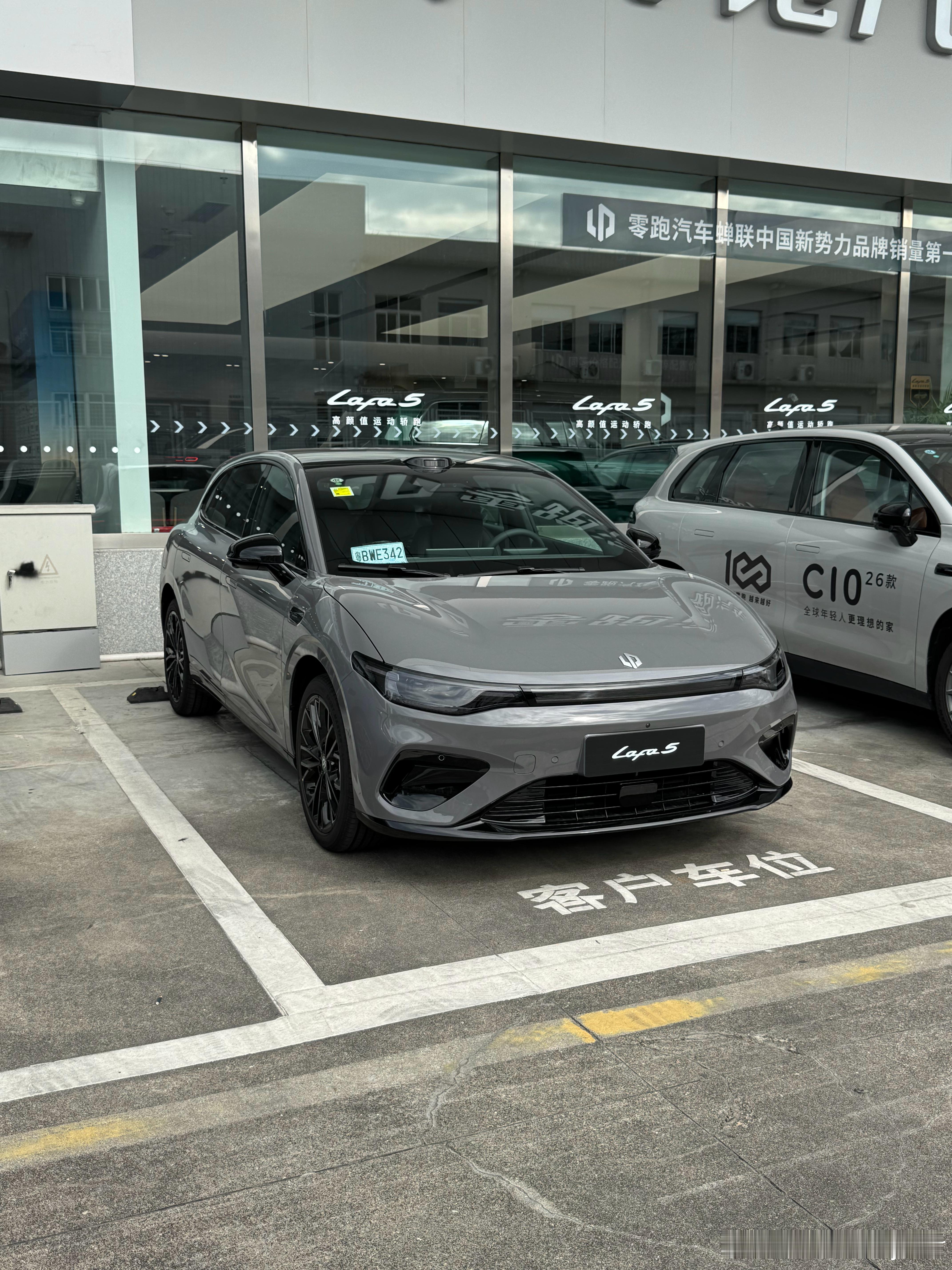 我应该是开上lafa5比较快的博主了吧，除了前面那一批媒体试驾活动的，我应该是算