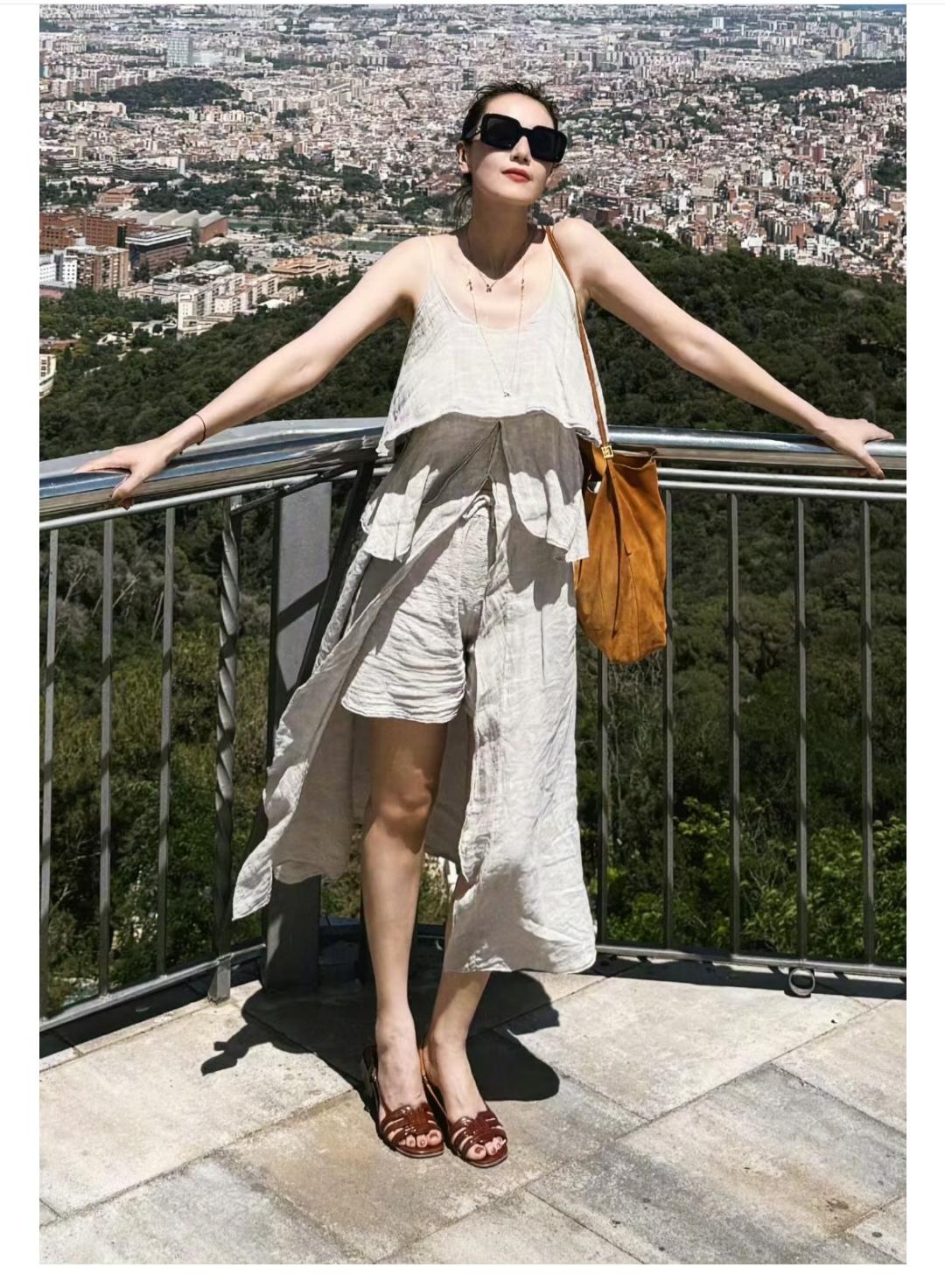 高圆圆，这衣服拉低了她的颜值。