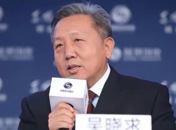 这才是人民的真专家！人大教授吴晓求曾尖锐揭露：你要存钱，银行问你钱哪来的，你要取