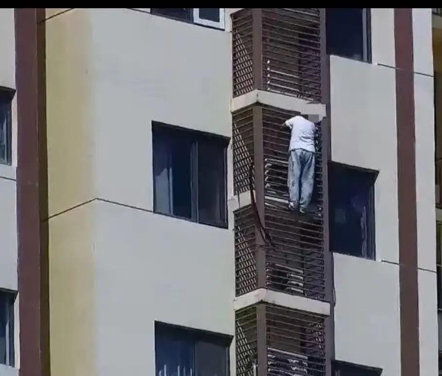 太惊险了！北京icon，89岁独居老奶奶被反锁卧室，焦急无助之下，老人做出极其危