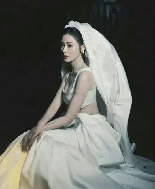 她要是在香港黄金期出道，不输关之琳，李嘉欣吧，可惜没生在那个年代​​​