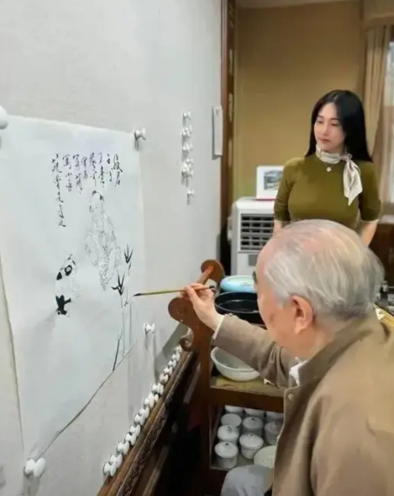 范曾还不如宗庆后呢。太阳底下没有新鲜事，宗庆后至少是去世后家里人才敢公开撕破