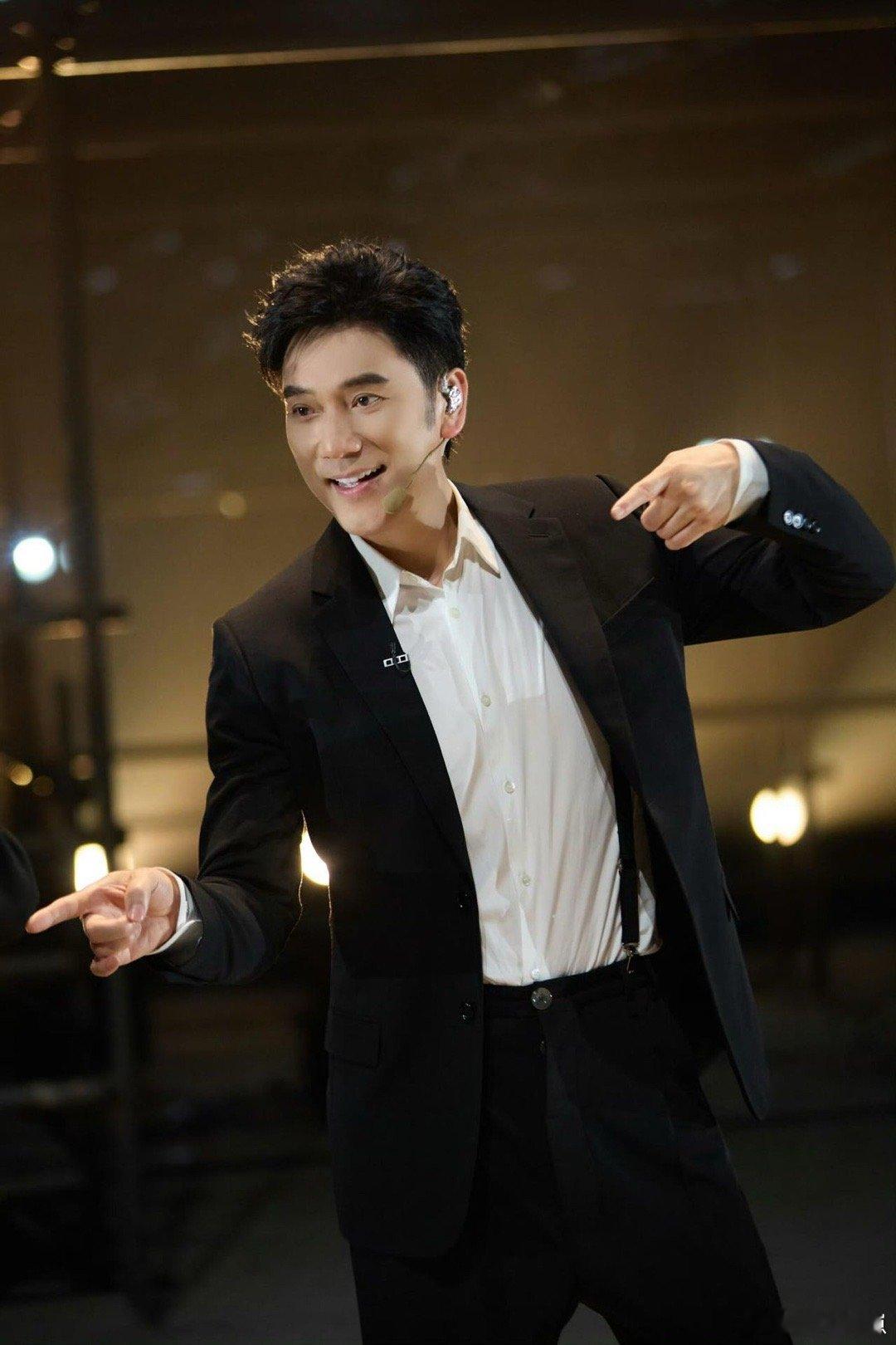 以为是林依轮还真是林依轮《骄阳似我》姜平竟是林依轮！和去年《披荆斩棘》舞台反差