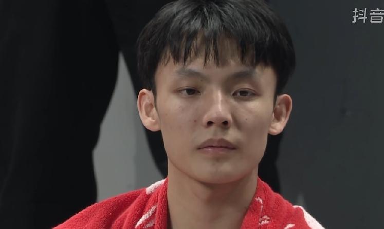 杜峰:这是在惩罚徐杰吗？？？在广东东阳光1:2被北京北汽淘汰的比赛中发生极其