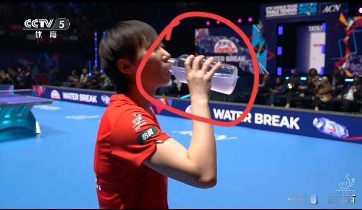 这是什么水？大家又知道的吗？看着不像矿泉水，矿泉水是非常透明的，而这个水看的