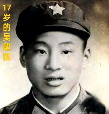 1979年，新兵吴建国身中八枪倒在血泊之中，越军军官过来捡他的冲锋枪时，指尖刚触