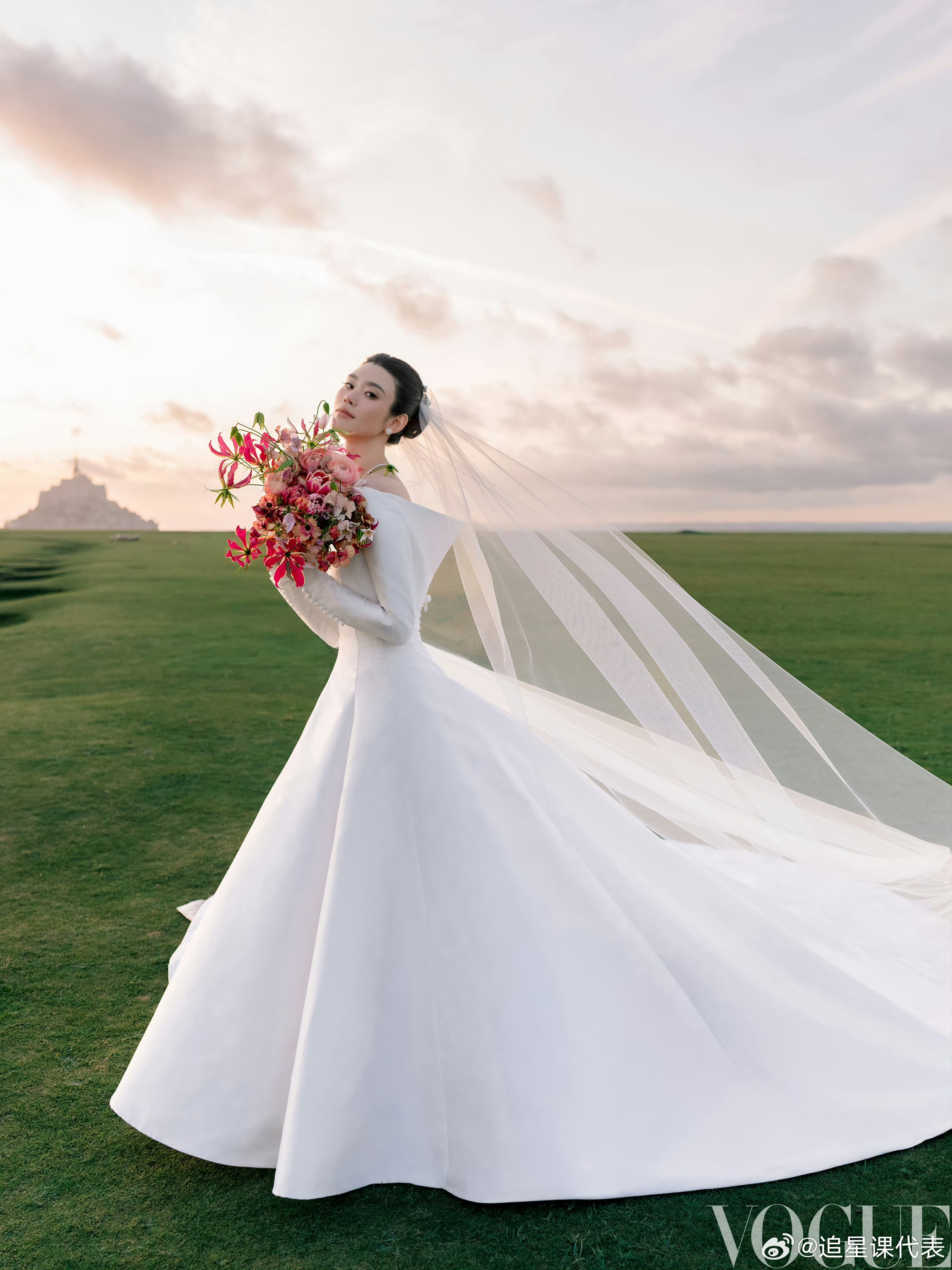 曝奚梦瑶婚礼摄影师140万一天不愧是全球顶级婚礼摄影团队，拍出来的照片真是太美