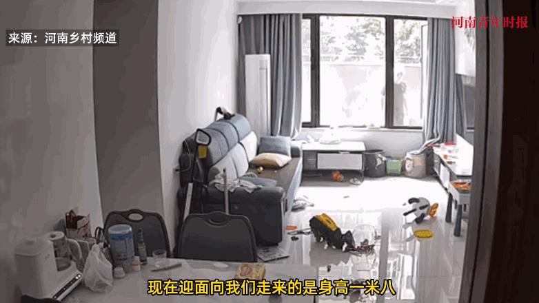 “这就是有钱任性吗！”近日，重庆，一男子闯入夫妻家里盗窃，看到那些小的零钱和银首