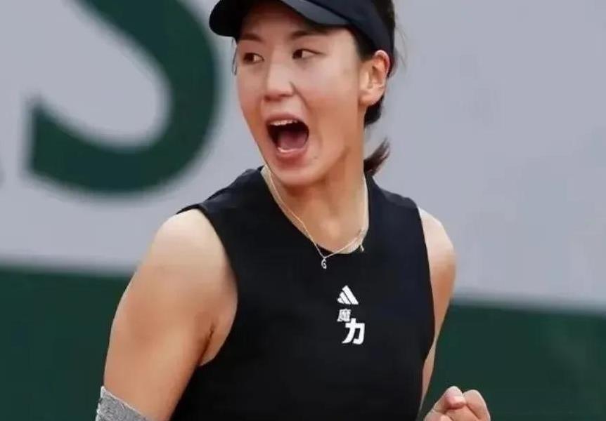 王欣瑜拿下首杀，郑钦文紧随其后王美人终于止步一轮游。2比0淘汰了卡萨金娜。
