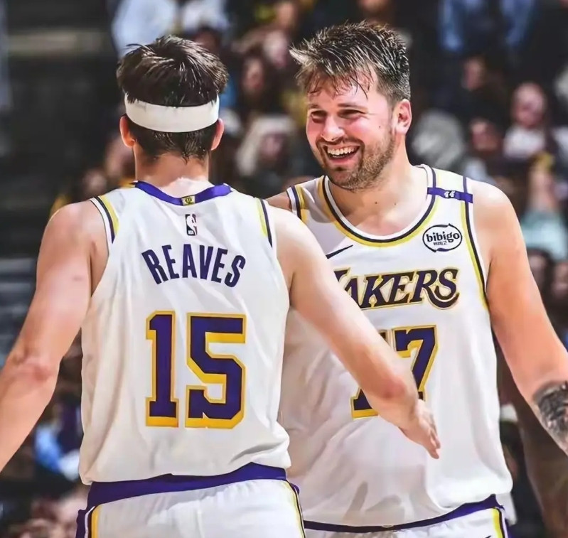 里弗斯再这么打下去恐怕要把自己的湖人生涯打没了两场比赛拿到92分,在詹姆斯和东