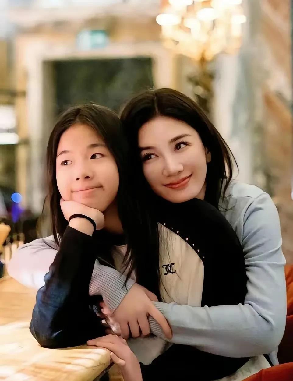 有好事者让黄奕托rain的关系把女儿送到韩国当练习生。说实话，大可不必，黄奕自
