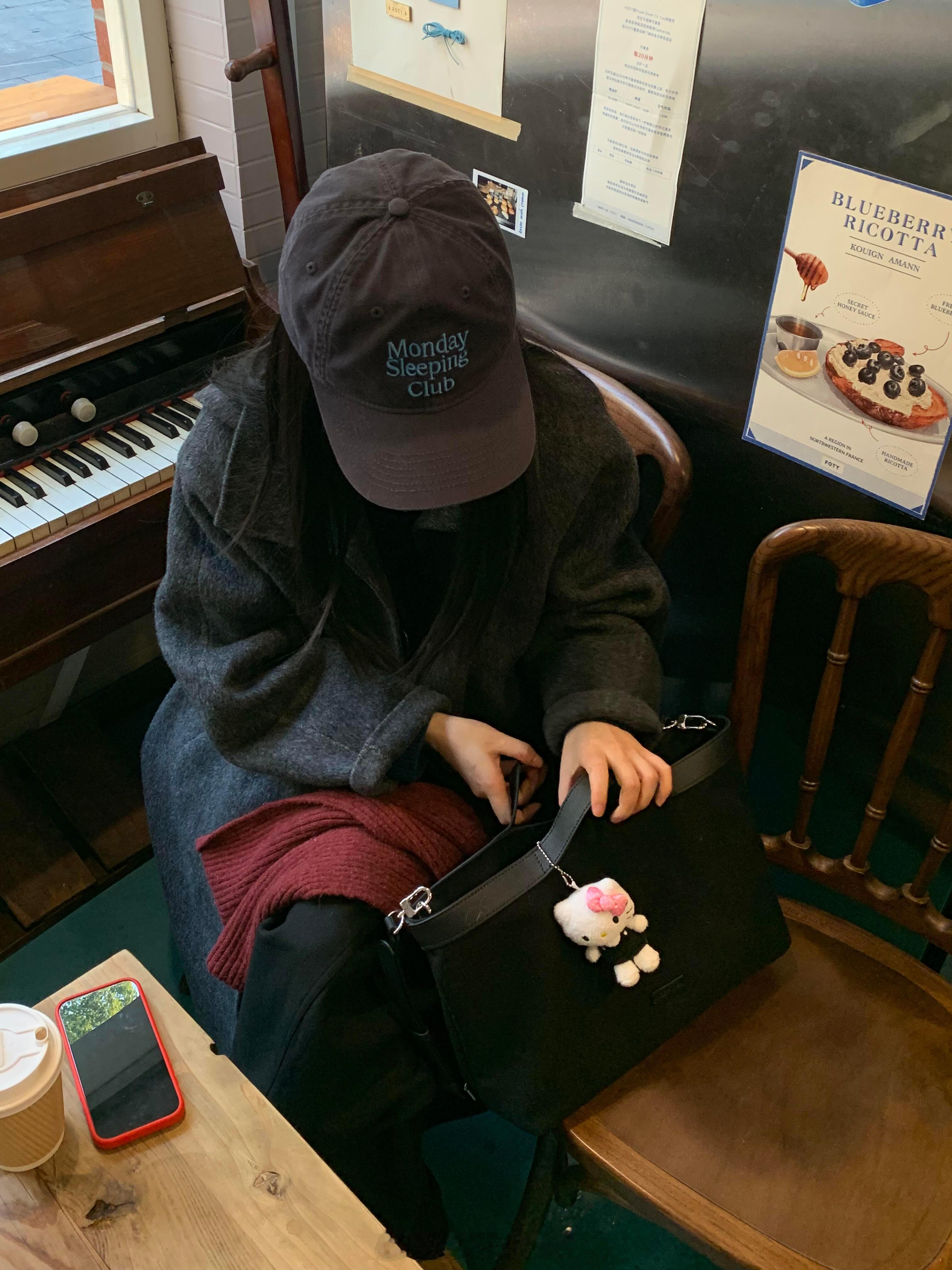 喜欢今天出门走走，大衣真是氛围感的神