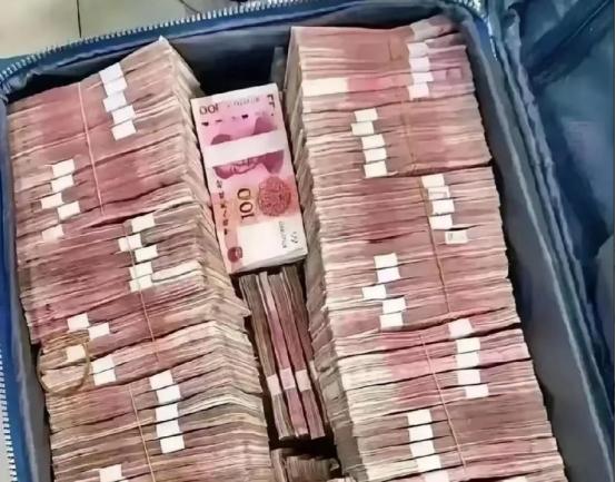 啥是洗钱？有人买彩票中了800万大奖，扣完税到手本该640万，结果突然有