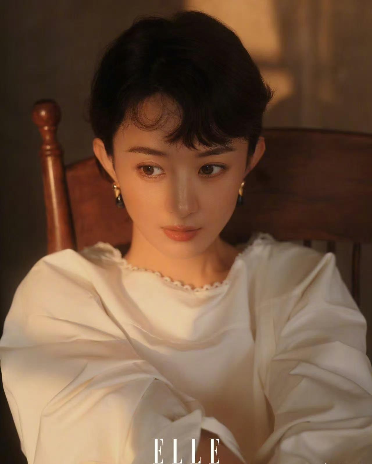 赵丽颖的全新造型仿若奥黛丽·赫本！历经岁月的洗礼，曾经古灵精怪的“小骨”愈发优雅