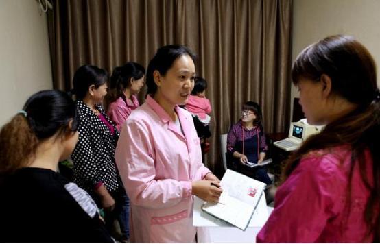 孕妇坐月子期间, 儿子发烧, 让儿子去邻居家, 却被轰出门