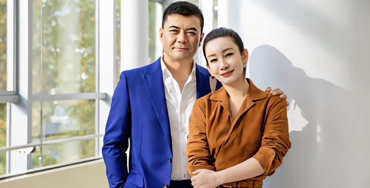 秦海璐的家庭关系主要如下：丈夫：王新军，也是一名演员，两人因戏结缘，于2
