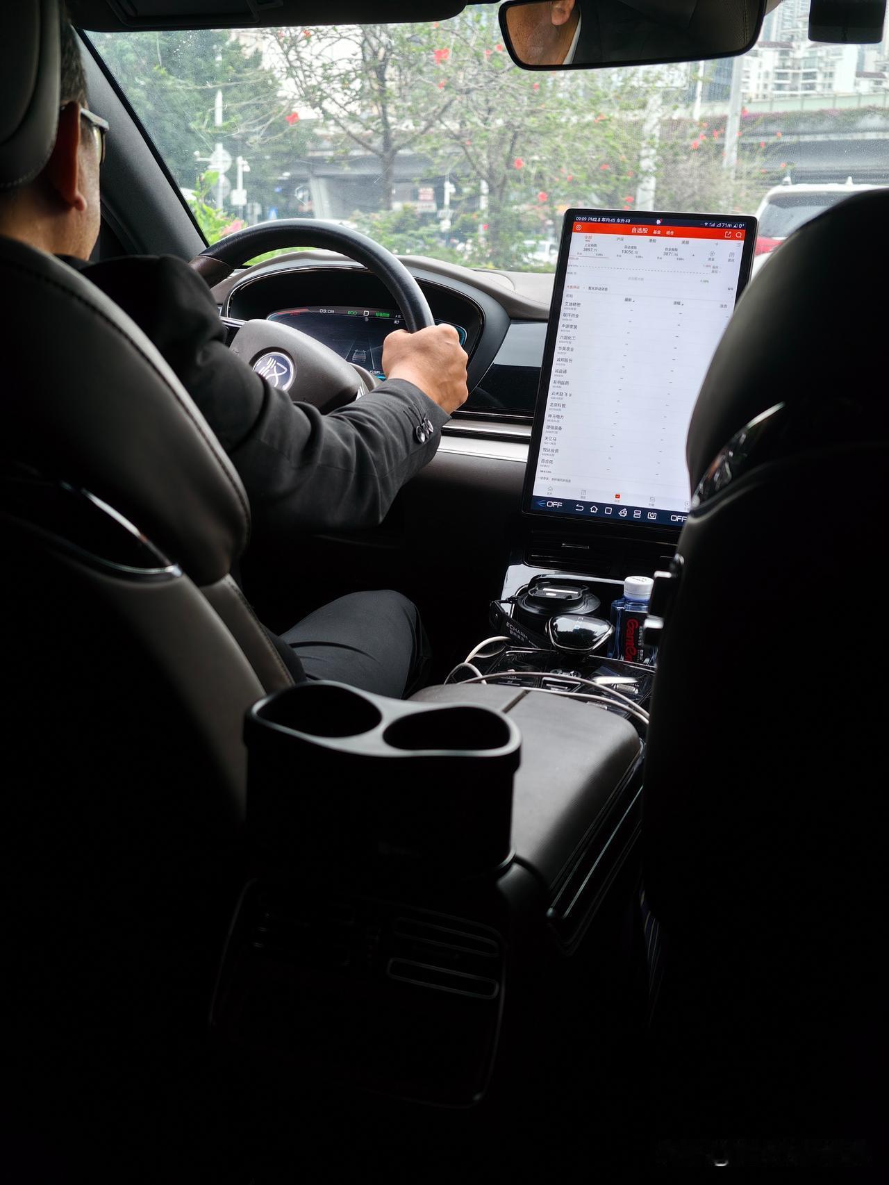 为什么网约车比出租车受欢迎?其实很多网约车司机都很佛系，这不，今天就有一个网友