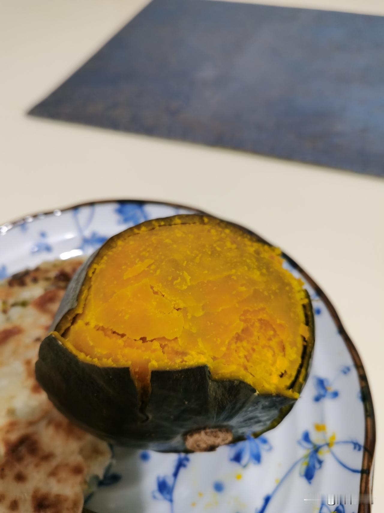 领导给下级回信息好好干是什么意思？第一层意思：是在暗示你，不要辜负领导对你的器