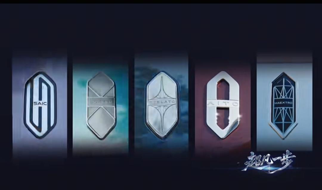 今天，鸿蒙智行2025“在一起”年度直播中有一个细节，信息量有点大，那就是央视新