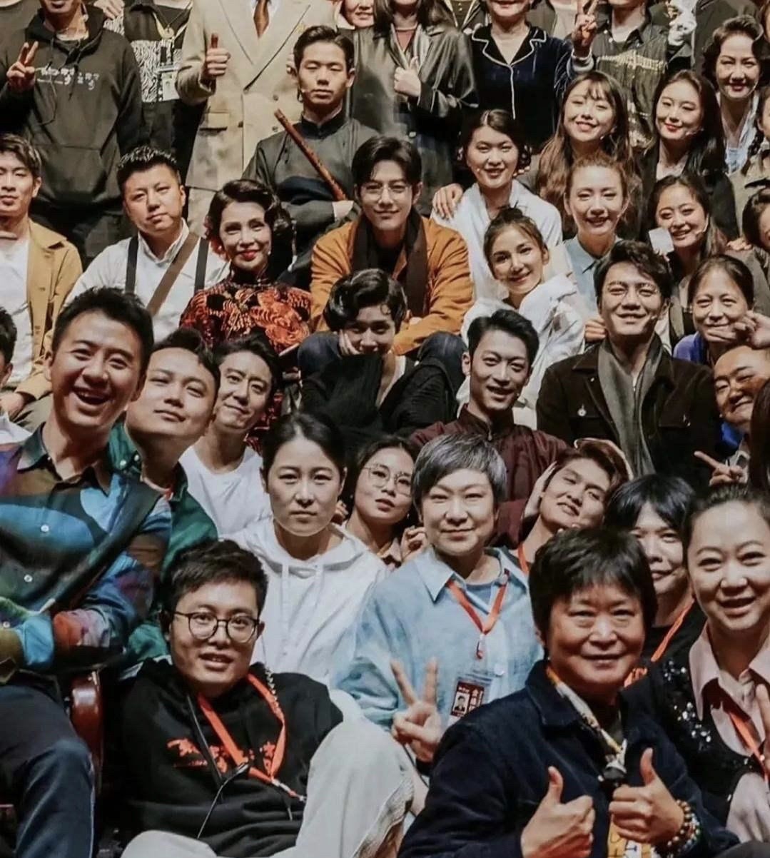 一眼认出肖战。有肖战在的地方，就有亮点