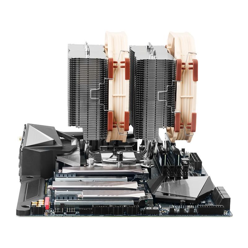 全铜无风扇奇葩散热器实测：80根铜管堆料，零噪音的上古情怀硬件今天要聊的这款散