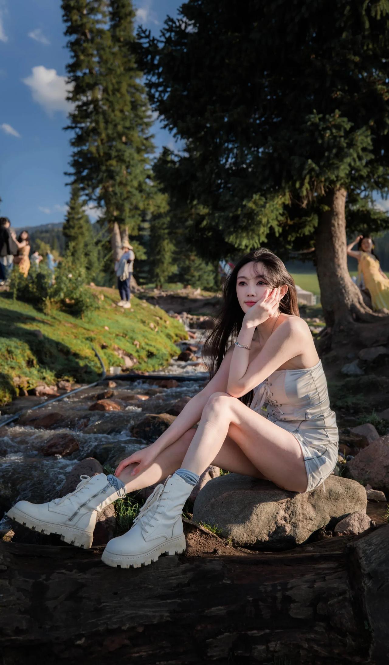 这么美的照片，不拿出来发个头条都不好意思了​​拍摄于8月11号的那拉提草原和