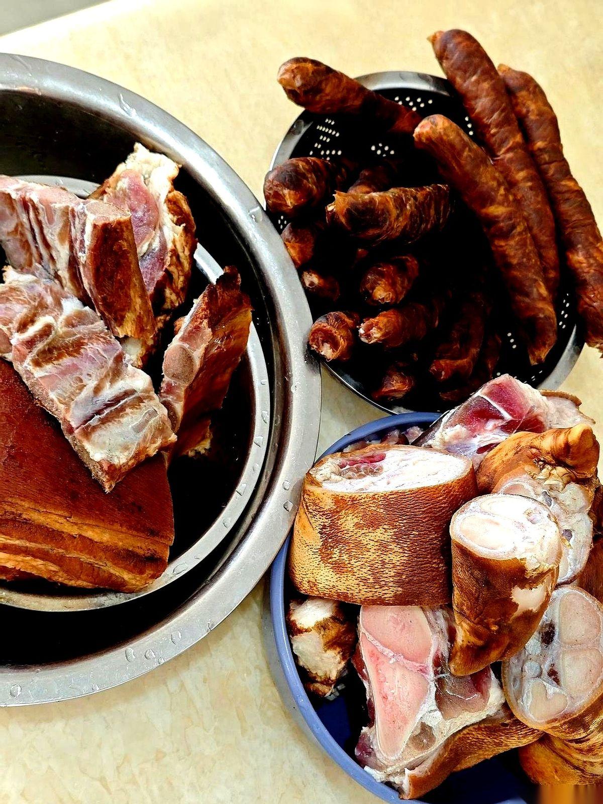 “明年，别回老家过年了。”这话是我七十岁的老爹，在大年初七，把我和我姐叫进屋，