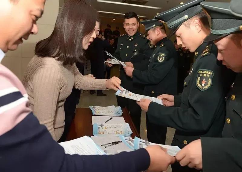 火箭军倒查9年揪出采购掮客，央企围标成军购吸血虫，这消息公布出来就有点牛了。 