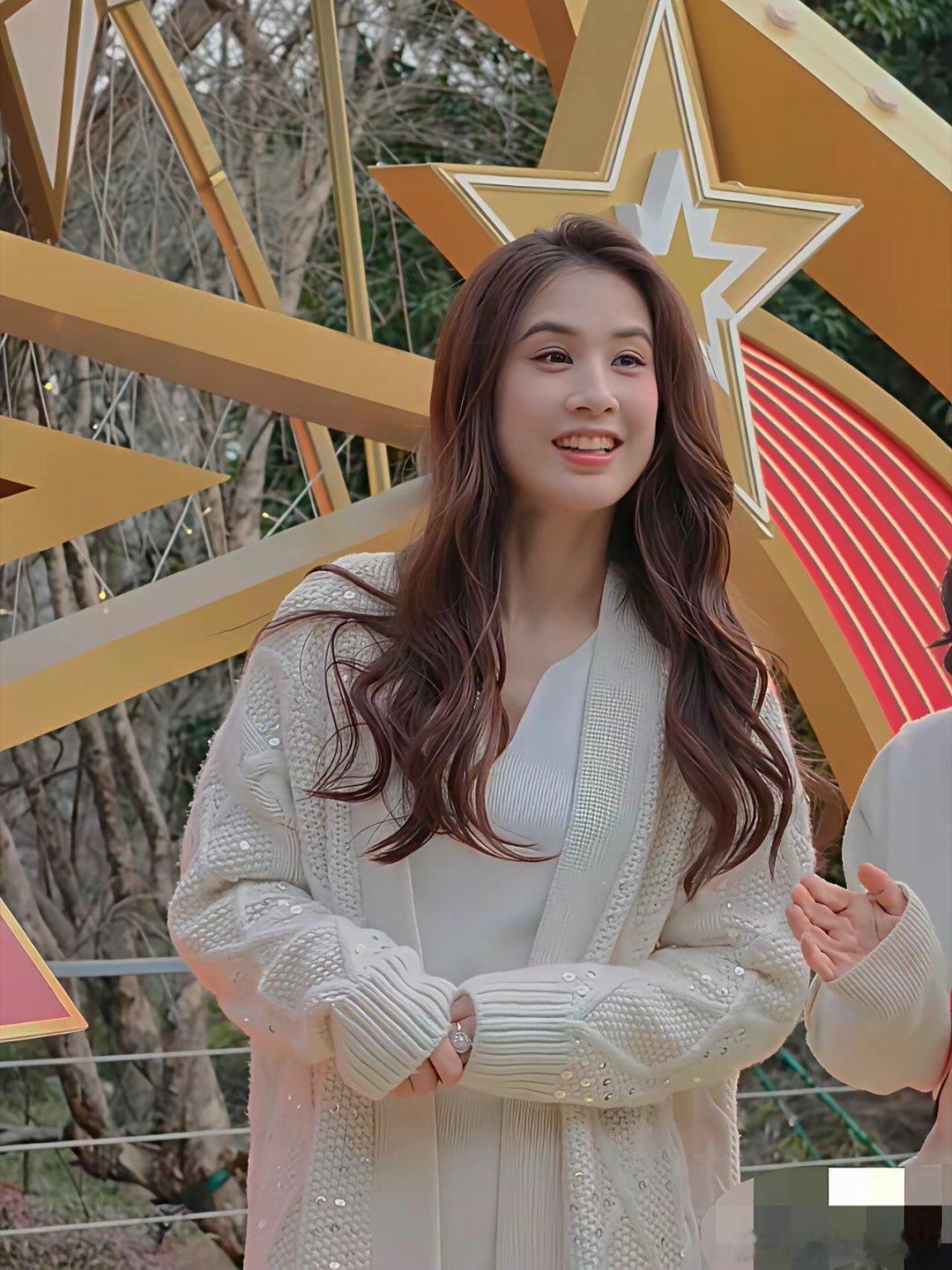 娱乐圈三大冻龄女神娱乐圈美女层出不穷但是花期长的只有这三位第一位，非李小冉莫属！