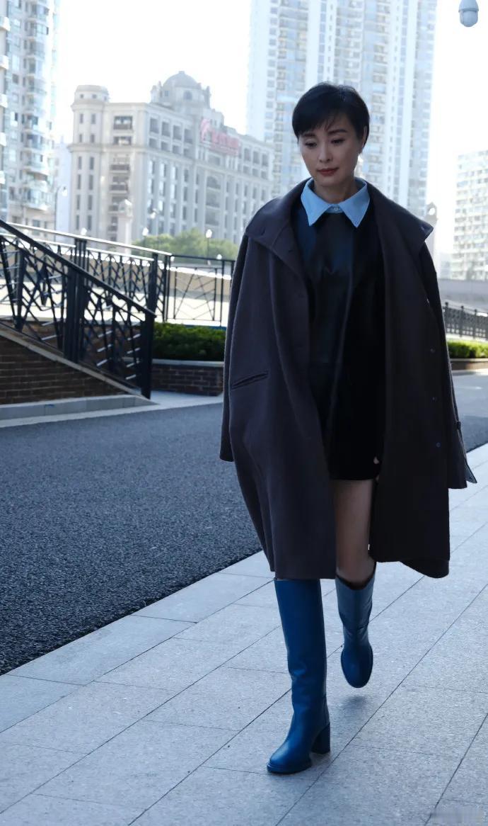 吴越最新造型，又美又温柔！吴越真是越老越有韵味，优雅贵气，干练利落，不得不佩服