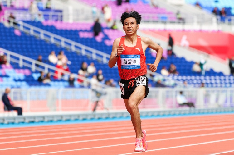 云南队涉嫌违规领跑蒋发坤成绩无效 山东队唐浩然男子10000米夺冠